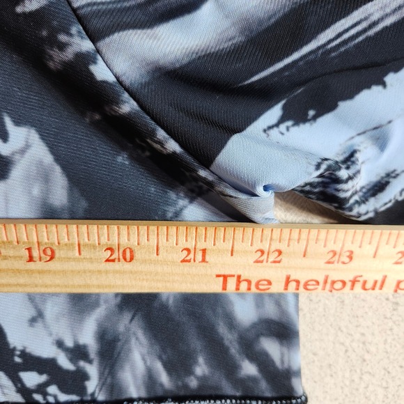 Sea & Anchor Women's Abstract Print Asymmetrical Hem 3/4 Sleeve Top‎ - Picture 9 of 12